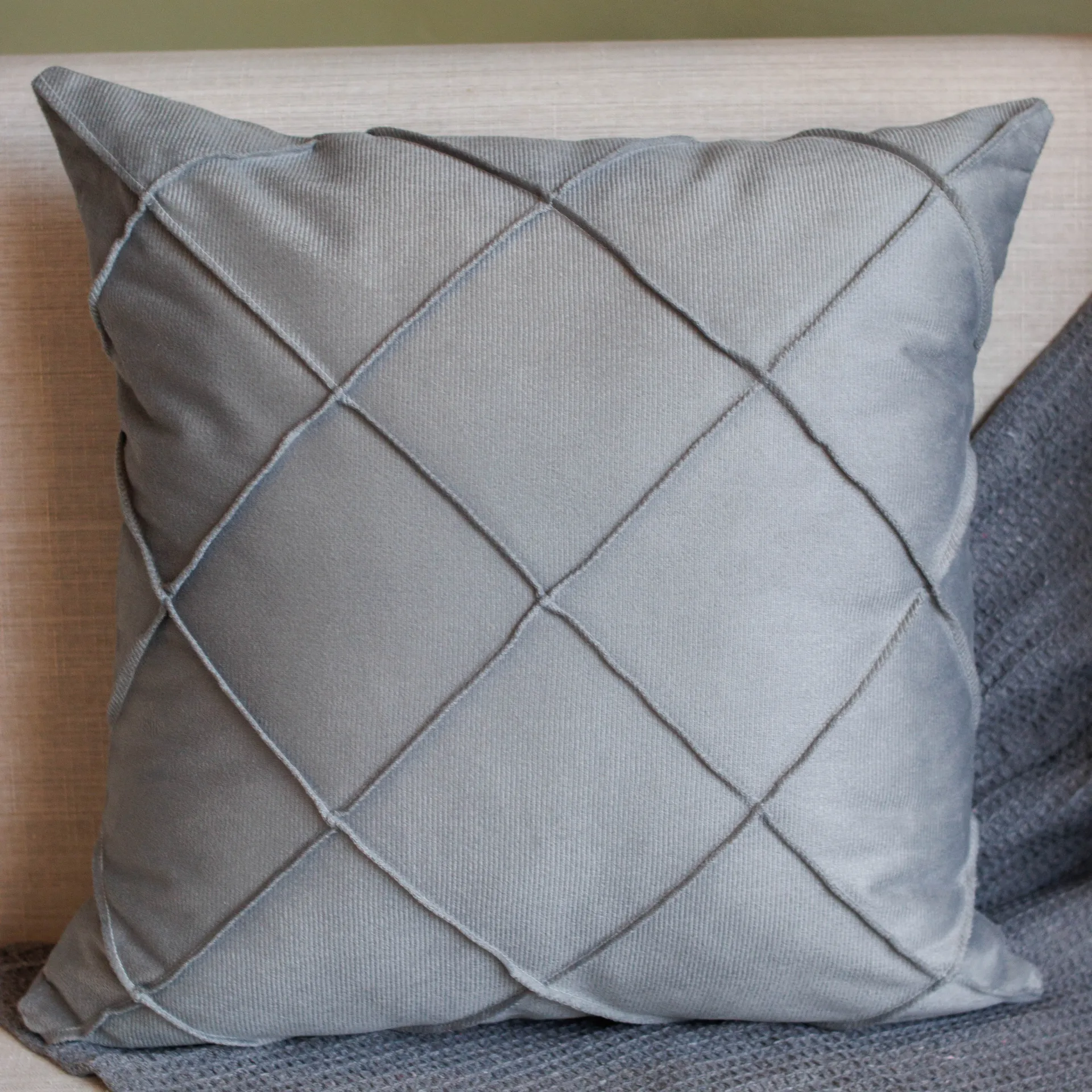 Capa Almofada Suede Drapeada Cinza 45X45