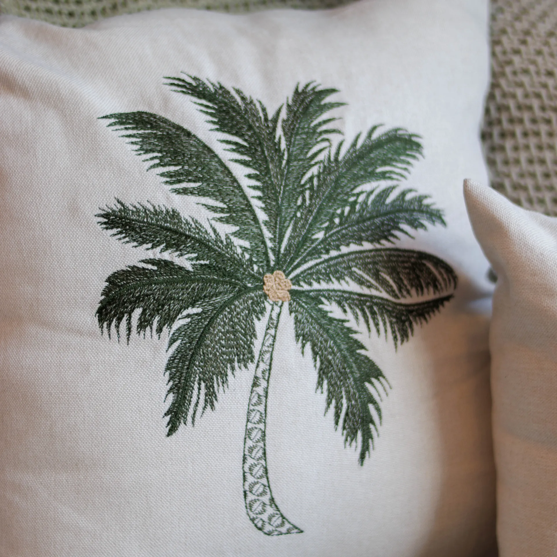Capa Almofada Bordada Coqueiro Verde