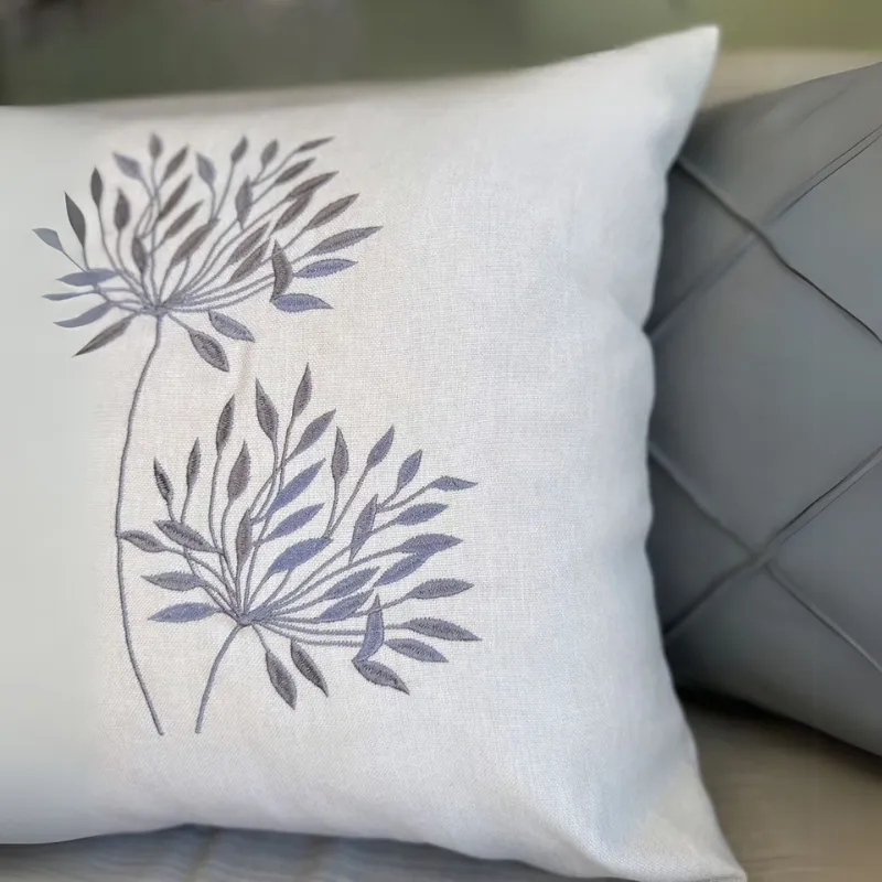 Capa Almofada Bordada Flor Cinza
